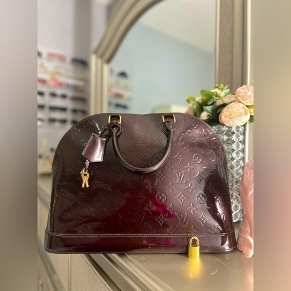 Louis Vuitton Alma Vernis GM Pomme